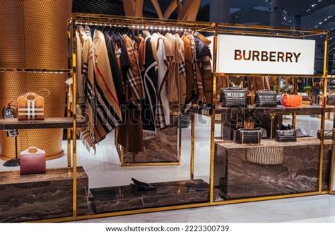 burberry italy website.